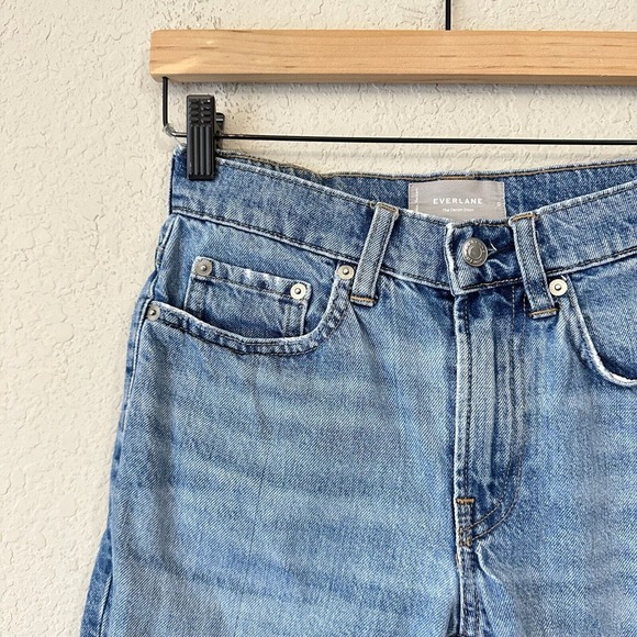 EVERLANE Mid-Rise The Denim Relaxed Short Cut-Off Frayed Raw Hem - Picture 2 of 10